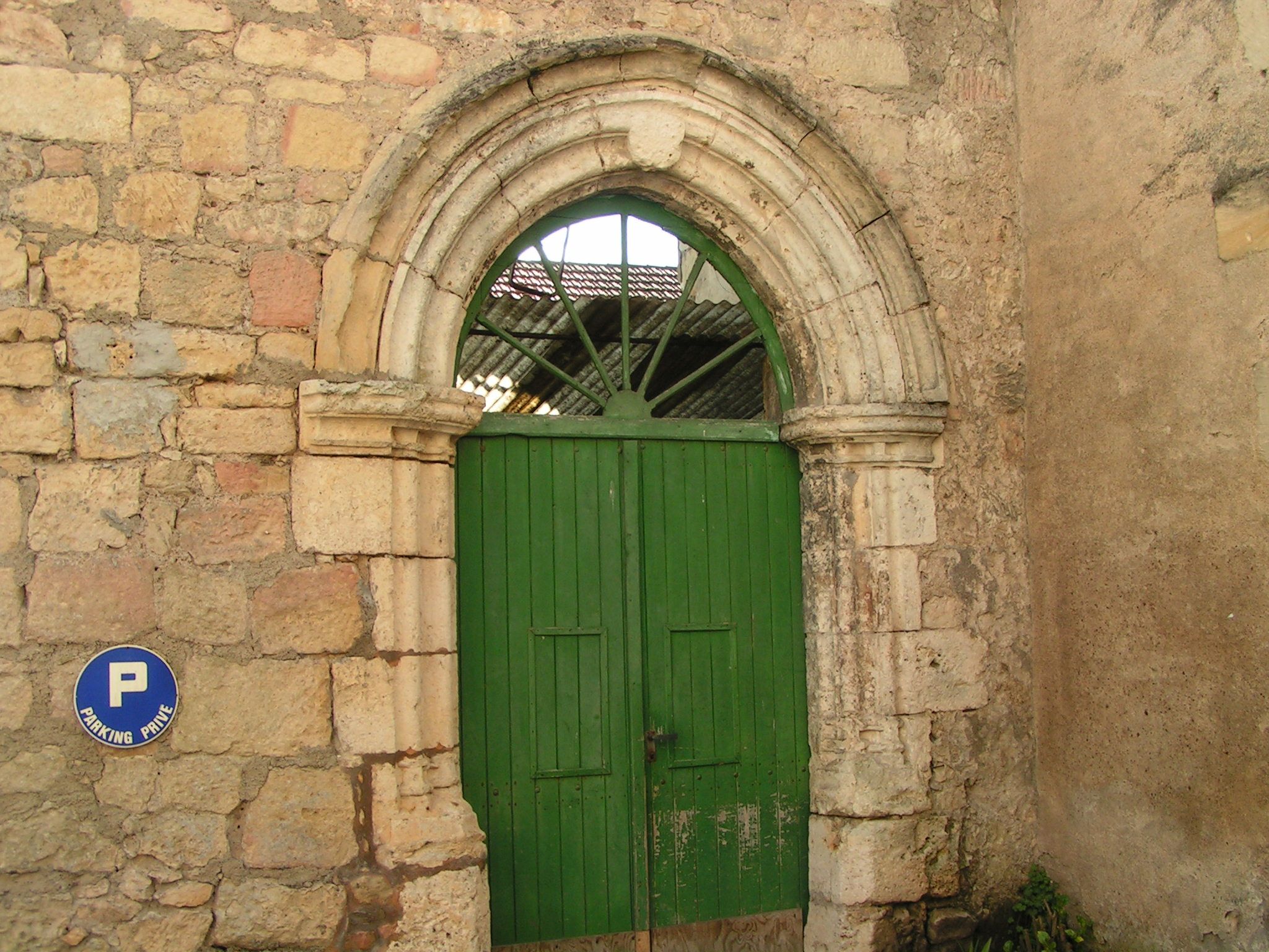 Portail de l'ancien couvent de Dame Adélaïde au Bugue